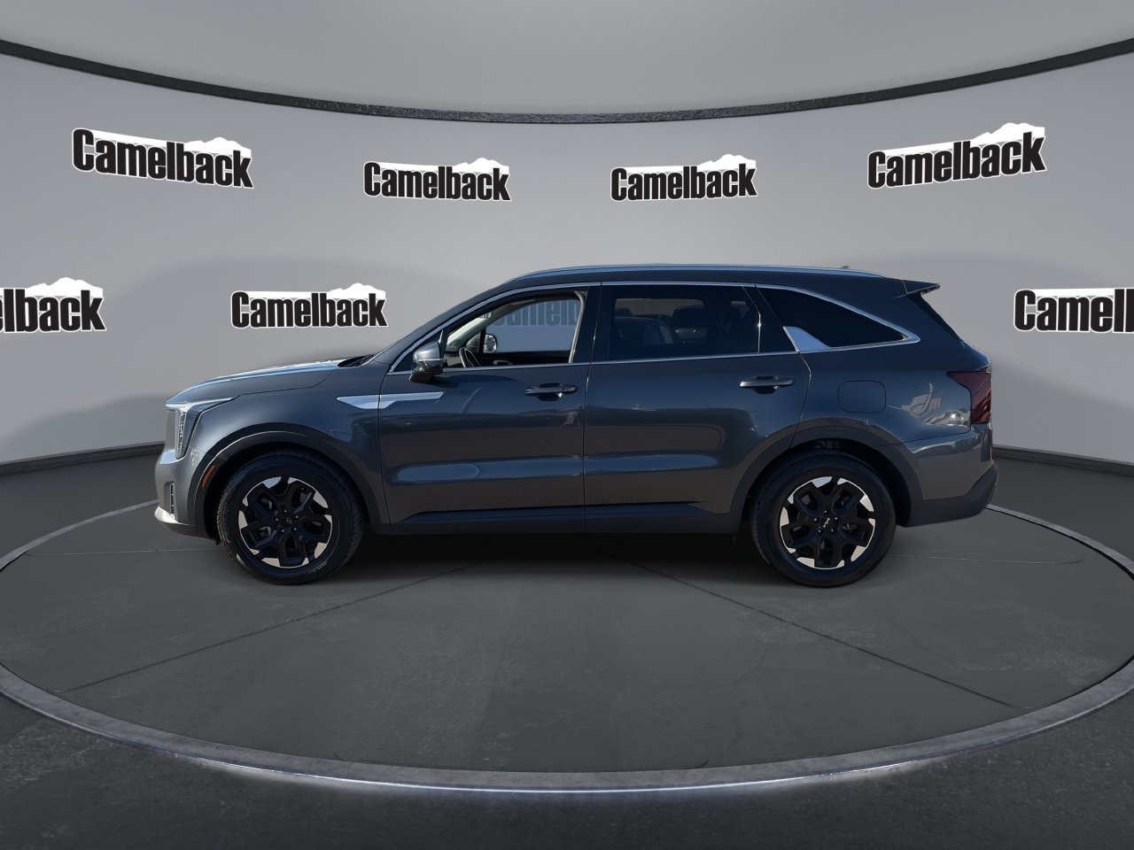 Used 2024 Kia Sorento S FWD image 3