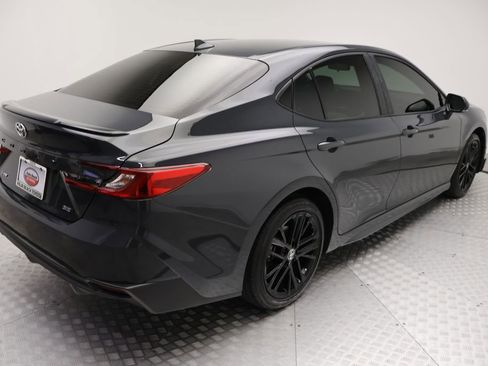 Used 2025 Toyota Camry SE FWD image 8