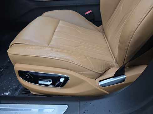 Used 2021 Audi A8 L 4.0T image 28