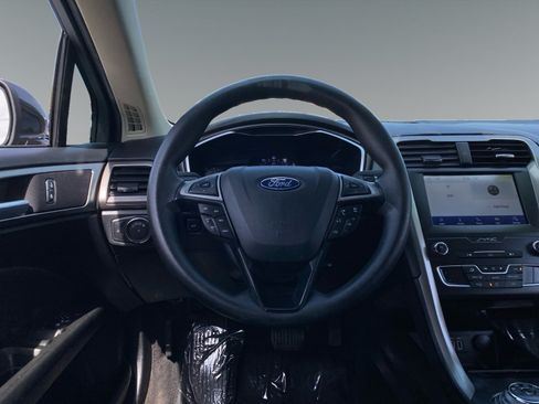 Used 2020 Ford Fusion SE FWD image 12