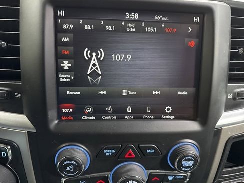 Used 2020 RAM 1500 Classic SLT w/ Luxury Group image 20