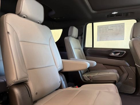 Used 2023 GMC Yukon XL SLT w/ SLT Premium Package image 35