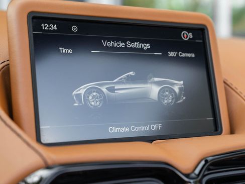 Used 2021 Aston Martin V8 Vantage Roadster image 39