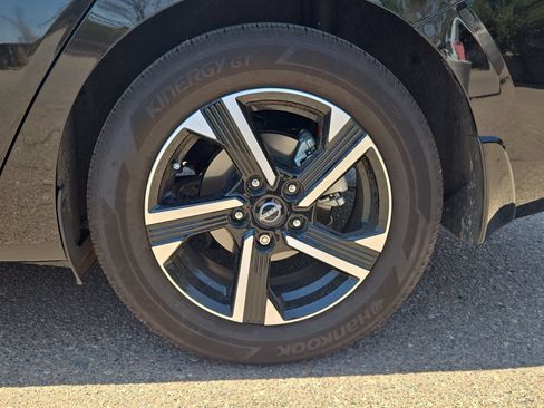Used 2025 Nissan Sentra SV FWD image 19