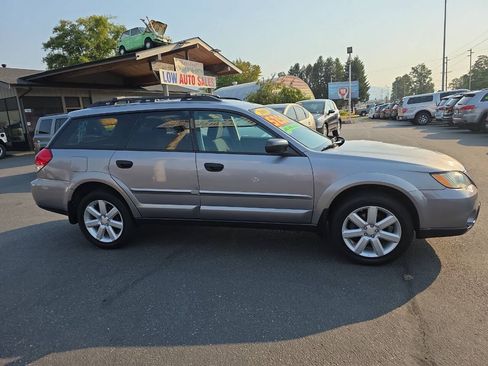 Used 2008 Subaru Outback 2.5i L.L. Bean AWD/4WD image 2