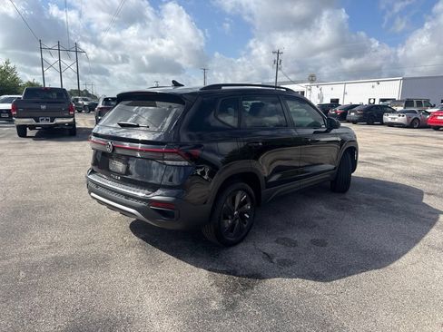 Used 2025 Volkswagen Taos S FWD image 4