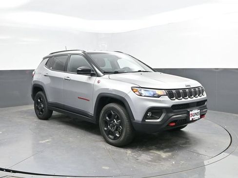 Used 2023 Jeep Compass Trailhawk AWD/4WD image 4