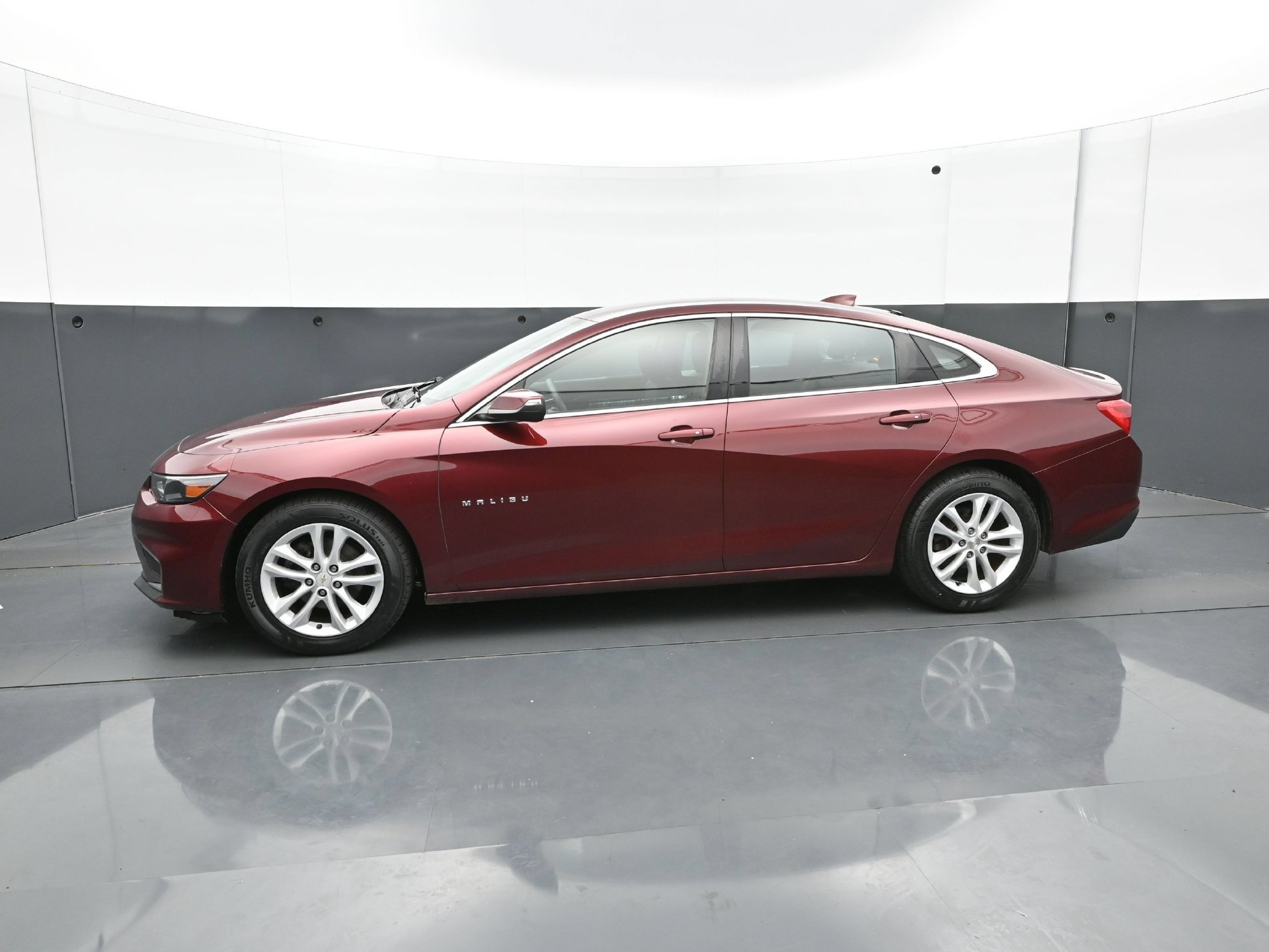 Used 2016 Chevrolet Malibu LT FWD image 3