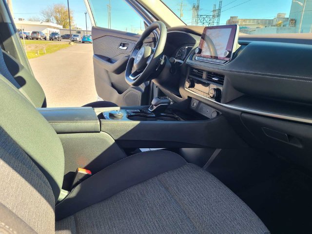 Used 2023 Nissan Rogue SV AWD/4WD image 17