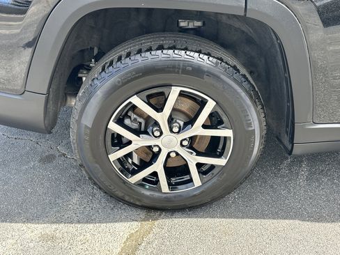 Used 2025 Jeep Grand Cherokee L Limited image 21