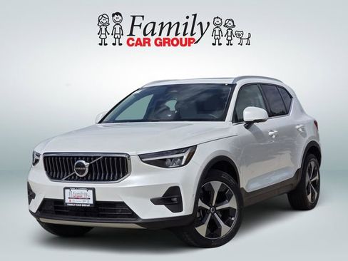 Used 2023 Volvo XC40 B5 Ultimate w/ Protection Package Premier AWD/4WD image 1