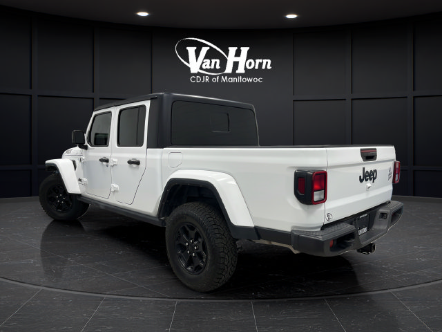 Used 2023 Jeep Gladiator Sport AWD/4WD image 5