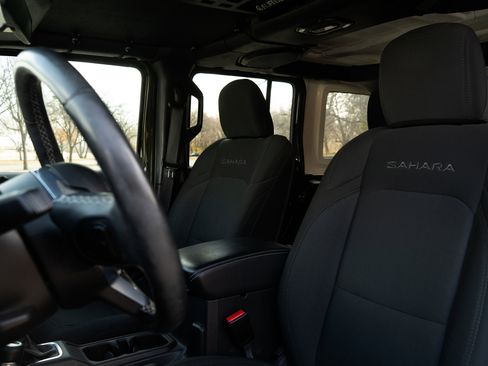 Used 2021 Jeep Wrangler Unlimited Sahara w/ LED Lighting Group image 20