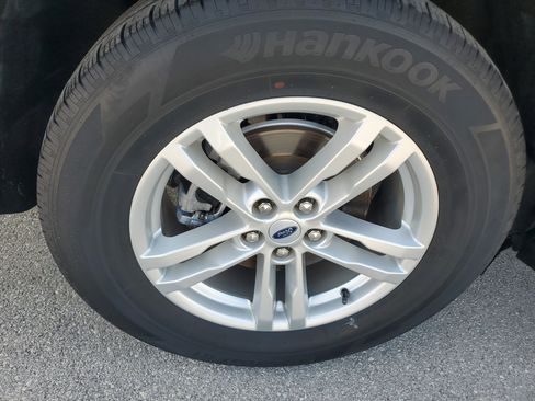 Used 2022 Ford Explorer XLT image 31