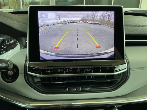 Used 2023 Jeep Compass Limited image 10