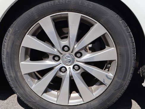 Used 2011 Toyota Avalon Limited image 40