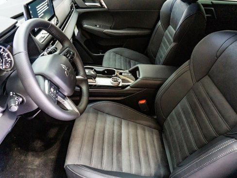 New 2025 Mitsubishi Outlander SE image 5