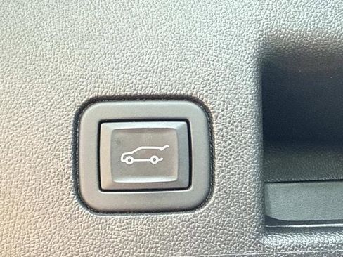 Used 2023 Chevrolet Equinox RS AWD/4WD image 32