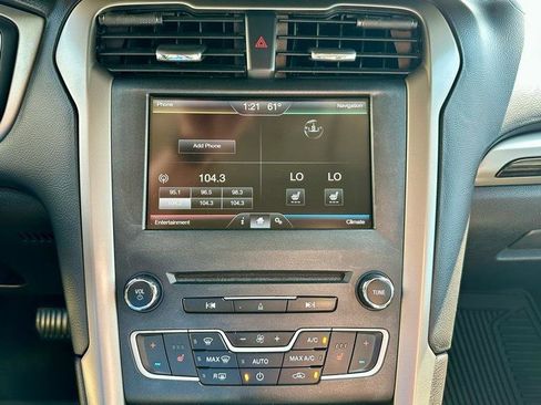 Used 2016 Ford Fusion SE w/ Equipment Group 202A image 19