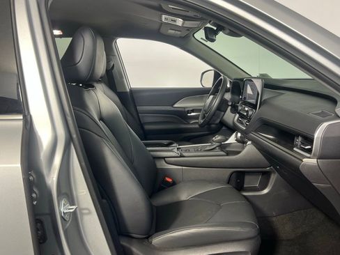 Used 2025 Toyota Grand Highlander AWD image 33