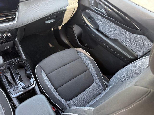 Used 2025 Chevrolet TrailBlazer LT FWD image 23
