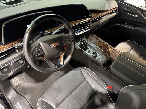 Used 2024 Cadillac Escalade ESV Premium Luxury AWD/4WD image 17