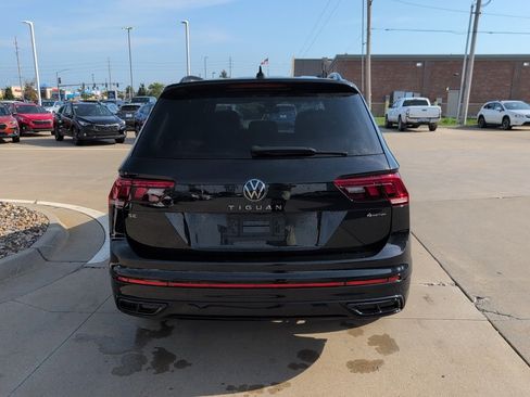 Used 2022 Volkswagen Tiguan SE R-Line image 8