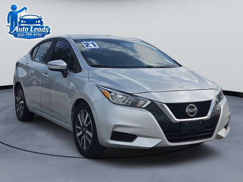 Used 2021 Nissan Versa SV image 2