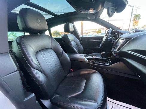 Used 2018 Maserati Levante image 13