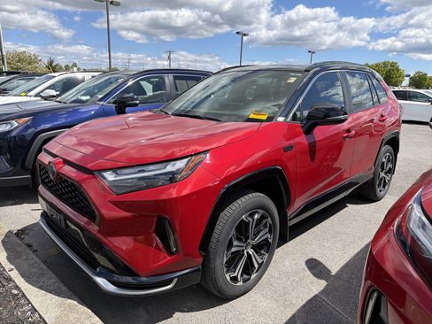 Used 2023 Toyota RAV4 XSE w/ Weather Package AWD/4WD image 4