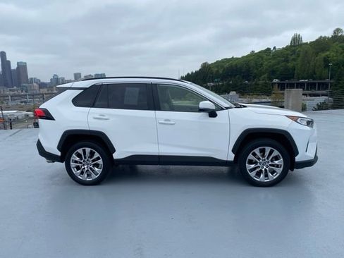 Used 2019 Toyota RAV4 XLE Premium AWD/4WD image 2