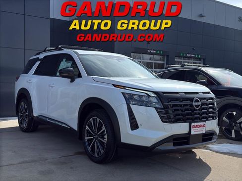 New 2026 Nissan Pathfinder Platinum image 1