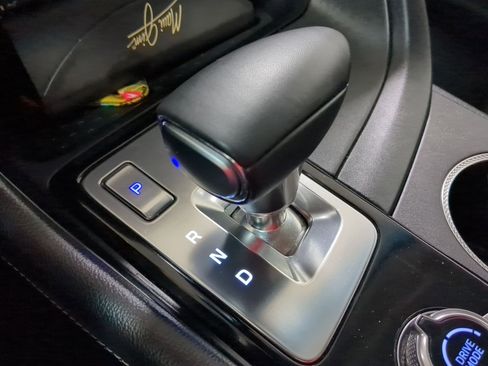 Used 2025 Genesis G70 2.5T image 16