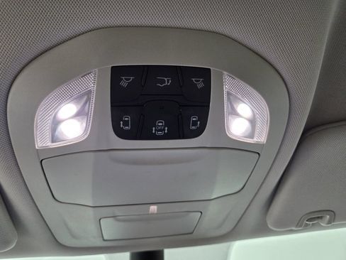 Used 2023 Chrysler Pacifica Touring-L FWD image 18
