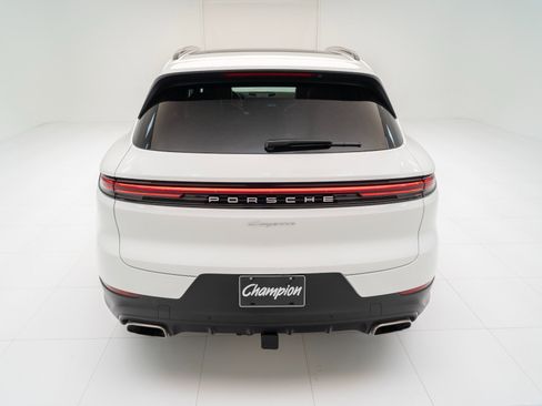 Certified 2026 Porsche Cayenne AWD/4WD image 10