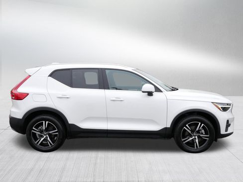 Used 2025 Volvo XC40 B5 Core AWD/4WD image 8