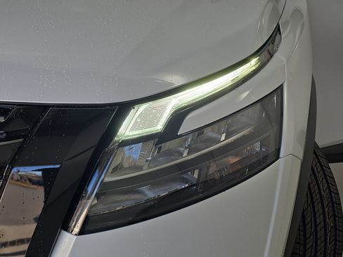 New 2025 Nissan Pathfinder SL w/ Black Appearance Package image 32