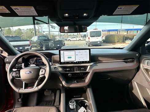 Used 2025 Ford Explorer ST image 3