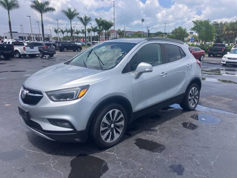 Used 2018 Buick Encore Essence AWD/4WD image 2