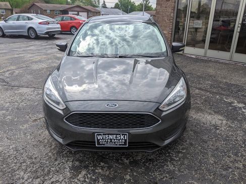 Used 2017 Ford Focus SE w/ Cold Weather Package FWD image 8