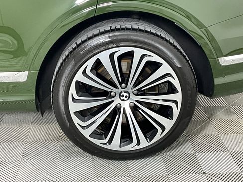 Used 2023 Bentley Bentayga Extended Wheelbase AWD/4WD image 28