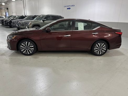 Used 2023 Nissan Altima 2.5 SV image 5