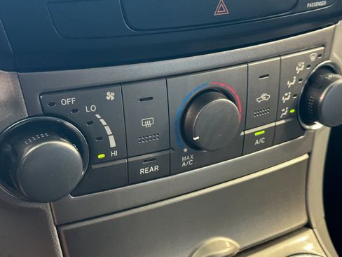 Used 2012 Toyota Highlander FWD image 21