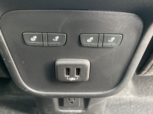 Used 2023 Chevrolet Equinox Premier AWD/4WD image 26