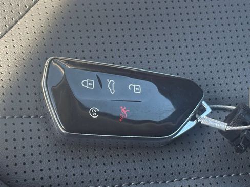 Used 2026 Volkswagen Tiguan SE AWD/4WD image 17