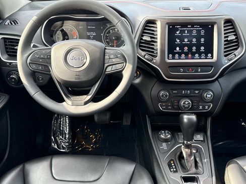 Used 2022 Jeep Cherokee Trailhawk w/ Comfort/Convenience Group image 2