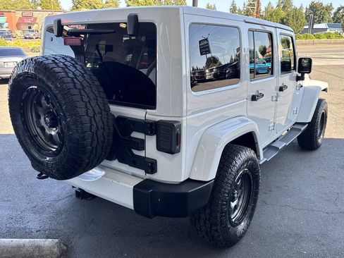 Used 2016 Jeep Wrangler Unlimited Sahara w/ Connectivity Group AWD/4WD image 7