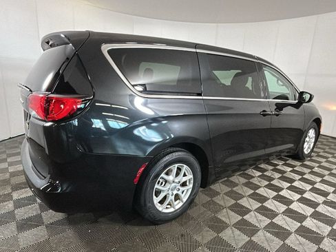 Used 2023 Chrysler Voyager LX FWD image 3