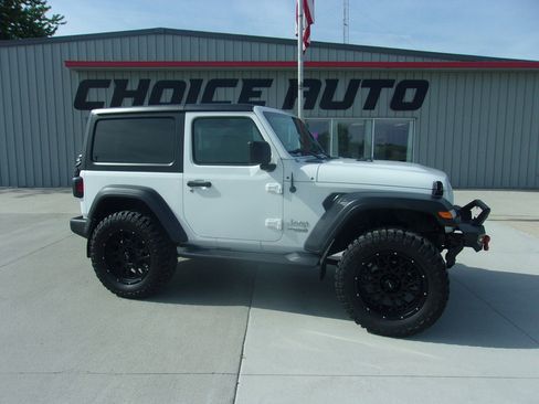 Used 2020 Jeep Wrangler Sport AWD/4WD image 2