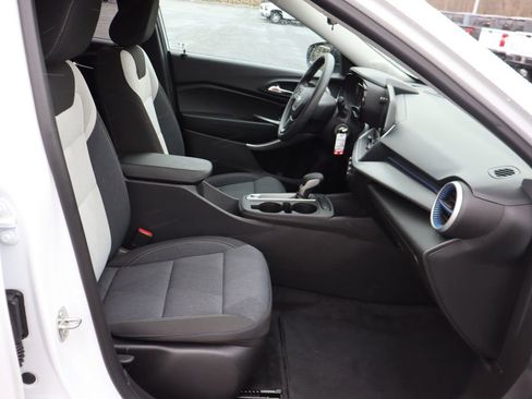 Used 2024 Chevrolet Trax LS image 18